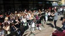 Fullt drag kan man säga det var på musikskolans samlade blåsorkestrars konsert på tisdag vid lunchtid i Boden. Totalt deltog ett sextiotal barn i konserten.

FOTO: LENA LEFFLER