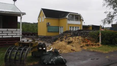 När trävillan på Bersåvägen skulle flyttas, uppstod sprickbildning och arbetet fick senareläggas.  FOTO: Marie Ridderström