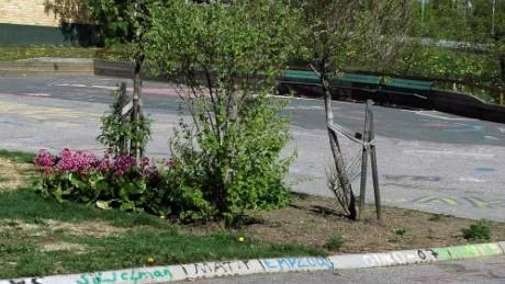 I 25 år har skolgården i Övertorneå målats av eleverna vid skolavslutningarna. Här är minnen från fjolårets målarfest. FOTO: Linda Danhall