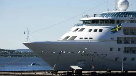 Silver Wind är det tredje i raden av kryssningsfartyg som besöker Luleå i sommar. Under tio timmar i går låg hon i Luleås hamn innan det bar av söderut.