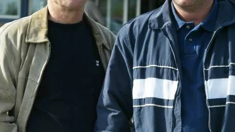 Kenneth Nilsson och Jörgen Lövgren har stöd från sitt parti lokalt i Kiruna                                           i frågan om vårdplatser och specialisering av Kiruna sjukhus.FOTO: Lina Norberg Juuso