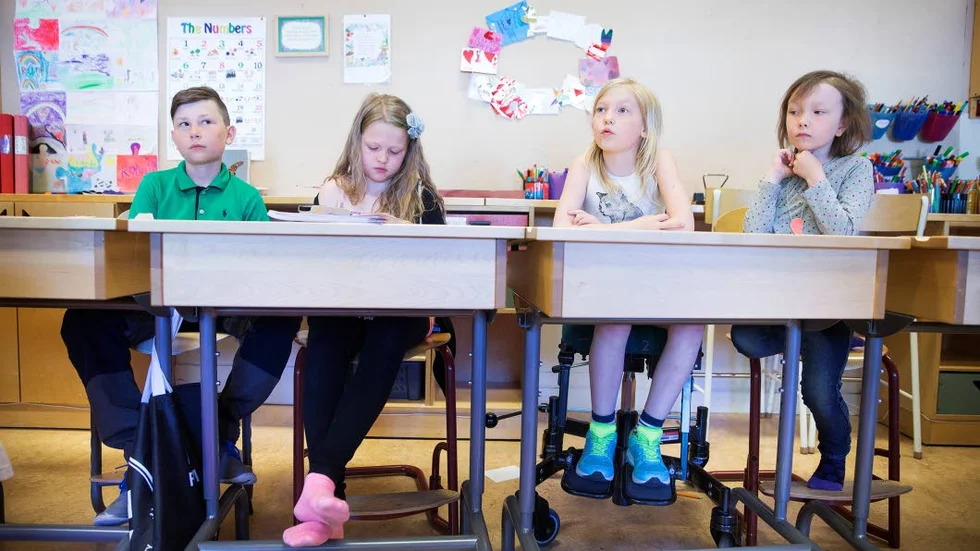 HOPPAS. De har kämpat för sin skola och än hoppas de att politikerna ändrar sig. "Jag tycker det är dåligt att man skiljas från sina kompisar", säger Lova Vettainen. Fr v Hugo Hansson, Anna Hansson, Lova Vettainen och Havanna Jakobsson.