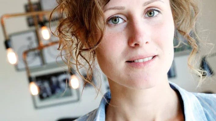 Egen stil. Elin Åström blandar stilar och material för ett personligt hem.
