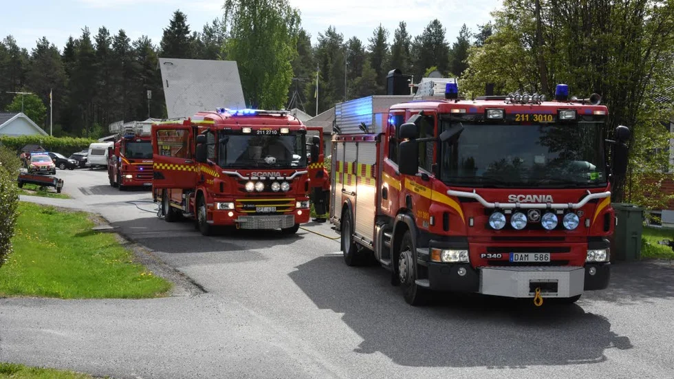 RÄDDNING. Tre brandbilar fanns på plats.