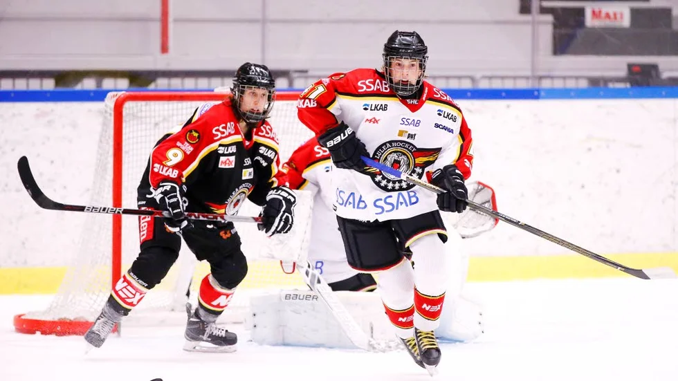 Skäret efter. Mästarlaget Luleå Hockey/MSSK föll i säsongens första träningsmatch mot Luleå J16.