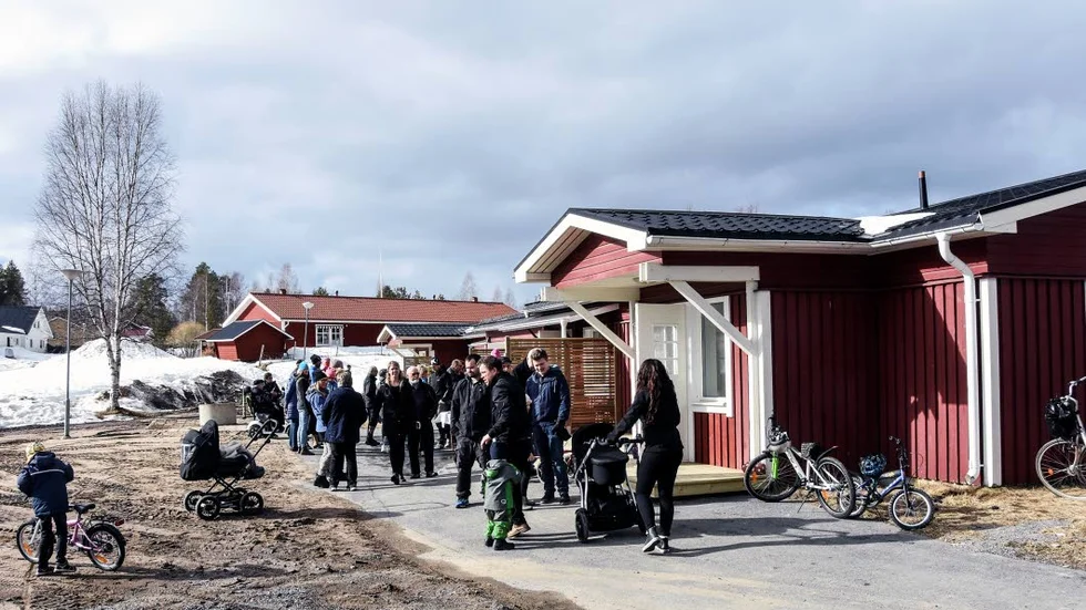 NYFIKNA. Många bybor kom på lördagens visning för att se sig om i de nya lägenheterna.