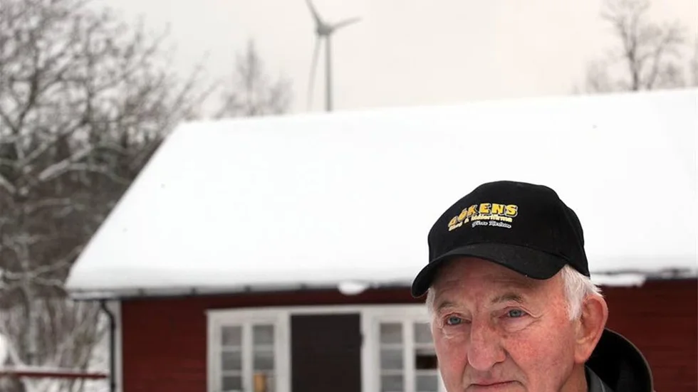 Börje Karlsson är glad över att Mark och Miljödomstolen en gång för alla slagit fast att bygglovet var felaktigft för vindkraftverket i Krokek. FOTO: Mia Karlsvärd Lilla Krokek, hemma hos Börje Karlsson.