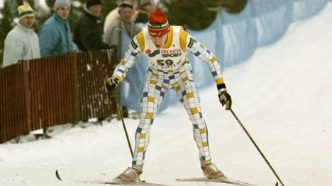 Gunde Svan i skidspåret på väg mot segern i femmilen i fristil vid längdskid-VM i Lahtis, Finland, 26 februari 1989.