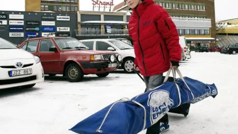 Bästa träningskompisen och coachen är mamma Elisabeth Vannar. Antaris Vannar har lånat hennes skidfodral som hängt med sedan 70-talet.<_Bildtext Fotobyline>FOTO: Bengt-Ake Persson</_Bildtext Fotobyline>