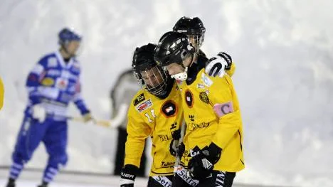 Karlsborgskaptenen Tommy Andersson blev matchvinnare när han sänkte sitt gamla lag genom att sätta en straff i den 91:a matchminuten.