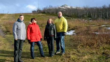 Oppositionen i Fritids- och kulturnämnden slår larm om att det inte finns pengar för driften av Luossabacken nästa år. Från vänster Jan-Åke Tiensuu (C), Ann-Helen Bergsten (KIP), Annica Henelund (C), Stefan Sydberg (M).