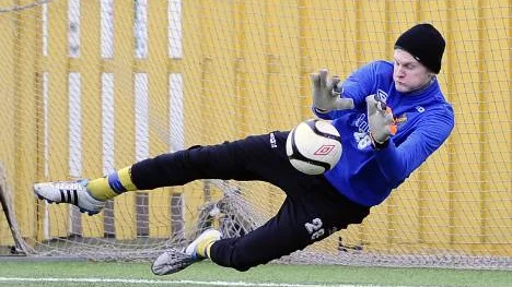 Andreas Adelbo fick en flygande start efter två straffräddningar för nya laget i J19-finalen.