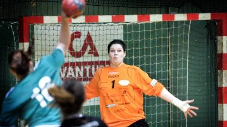 Bodenmålvakten Emma Kiviniemi stod första halvan av matchen men byttes ut i slutet av matchen...