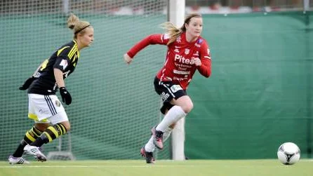 Jennifer Nobis har tränat sig till toppform. Men hon lider ändå av jobbiga smärtor kring sitt bäcken.