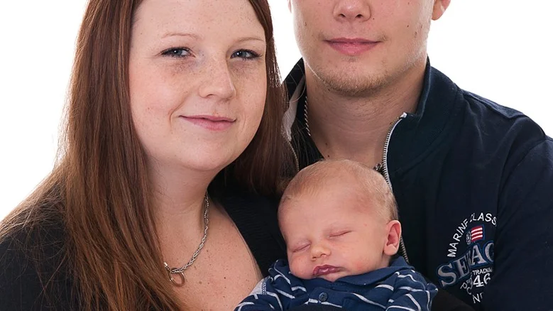 Viveca Karlsson och Mattias Jacobsson, Vadstena, fick den 21/10 sonen Teo. Vikt 2 525 g, längd 46 cm. Foto: Malin Wahlin, Mjölby.