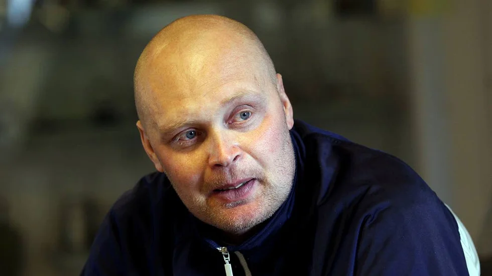 Klas Ingessons självbiografi är skriven tillsammans med journalisten och författaren Henrik Ekblom Ystén.