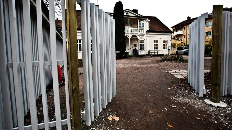 Stadsmissionen har fått grindar utanför huset.
Foto Pia Molin