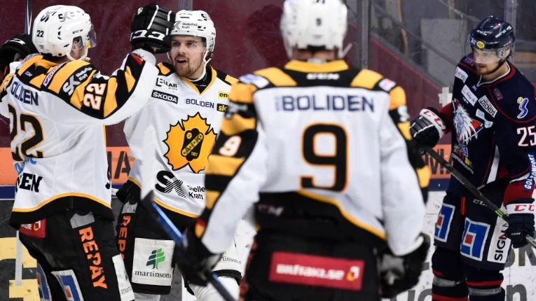 Skellefteås Axel Holmström jublar.
