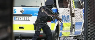 Försvaret och polisen fortsätter söder om stan