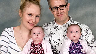 Anna-Karolina och Johan Gradvall, Strömsbro, Linköping, fick den 16/6 tvillingar som heter Sol och Villja-Linn.