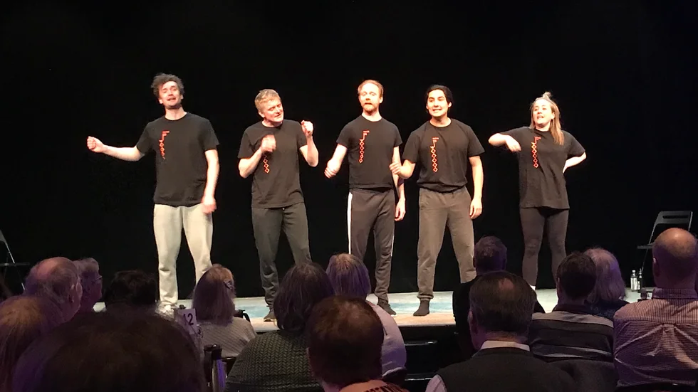 Sångstund med Ivar Forsling, Martin Sundbom, Erik Kaa Hedberg, Derek Cespedes Barrientos och Kristine Gulbrandsen.