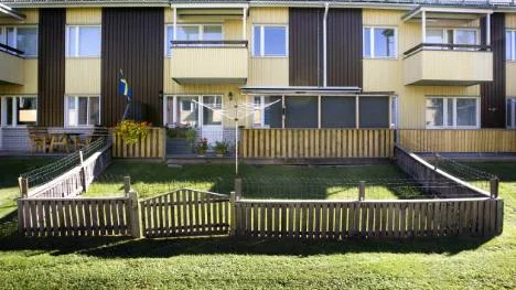 I Lulebos utskick till hyresgästerna slås fast vilka måttbegränsningar som gäller för altaner och staket på uteplatser.