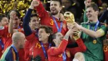 Spanien fick jubla till slut. Efter en riktig rysare till final kunde Spanien, med bland annat målvakten  Iker Casillas till slut ta hem VM-pokalen efter att laget besegrat Holland med 1-0.