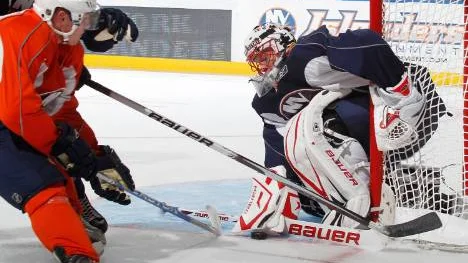 Anders Nilsson, till höger, är tillbaka i Luleå efter en veckas träningsläger med New York Islanders.                                       Nu får han massor av beröm från Islanders-spelarna David Ullström och Robin Figren.