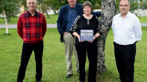 Efter åtta års arbete släpps nu boken "Livet längs Linjen". Bo-Göran Windoff, Kalle Linqvist, Hjördis Matti och Lars Lundgren ordnade boksläpp i Kiruna under helgen.FOTO: Maria Unga