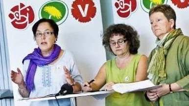 Hur ska vi lyckas vända opinionsvindarna, tycktes Karin Åström (S), Annika Eriksson (Mp) och Anna Hövenmark (V) fundera över när de i går presenterade de röd-grönas valplattform. FOTO: Jonas Lindsköld