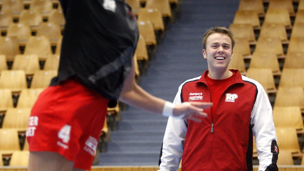 Erik Larholm har full koll på såväl Alexandra Lindholms skott som på handbolls-Sverige. Nu börjar han också blogga på corren.se.