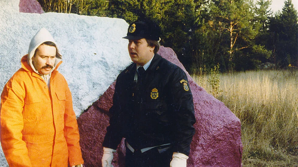 Åke Bjurhamn framför "Painted stones" i Vidningsjö 1979.