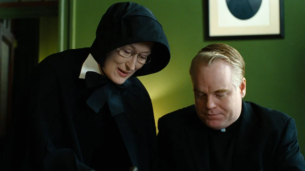 Meryl Streep och Philip Seymour Hoffman bjuder inte oväntat på en uppvisning i lågintensivt skådespeleri i det religiösa dramat Tvivel. BILD: Andrew Schwartz