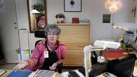 Ingrid Johansson berättar om dottern Helena som gick bort i cancer vid åtta års ålder. "Det var hon som gjorde att jag orkade igenom den tiden. Hon hade en extra gnista som gjorde det lätt att vara mamma. Det lyste om henne", säger hon. FOTO: Martin Thelénius