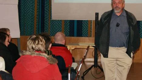 Staffan Svanberg bjöd på sig själv i en engagerad föreläsning. FOTO: Andreas Elvstrand