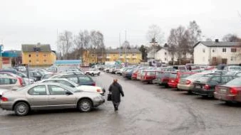 Parkeringen utanför Coop Forum brukar vara välfylld de flesta dagar under veckan.FOTO: leif hammarström