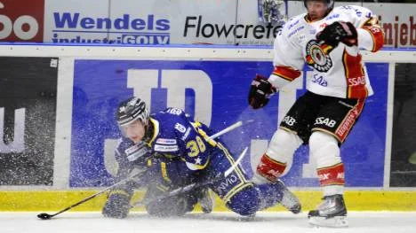Cam Abbott sänkte Nichlas Torp. HV71-spelaren var dock den som fick jubla efter matchen - seger med 5-3.