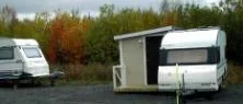 Husvagnar blockerar parkeringar