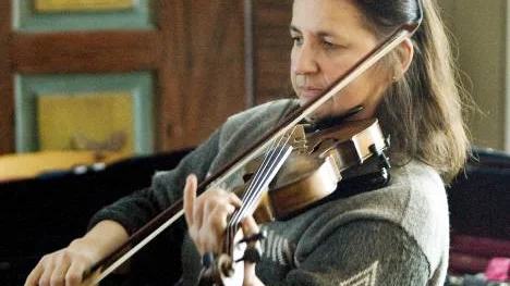 Lena Oskarsson, Vilhelmina, spelade fiol. FOTO: Göran Ström