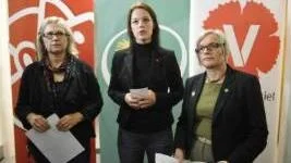 LiseLotte Olsson (V), Veronica Palm (S) och Gunvor G Eriksson (MP) bildar en gemensam rödgrön front mot regeringens ingrepp i sjukförsäkringen.