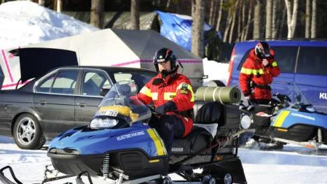 Kustbevakningen har haft två snöskotrar utrustade med alkolås sedan 2006. Enligt Lars Näsman (närmast) har det fungerat utmärkt. "Jag tror också att det är bra för att vi kan tjäna som förebilder och skapa en acceptans för alkolås. Vi har fått många positiva reaktioner från allmänheten", säger han. FOTO: Pär Bäckström