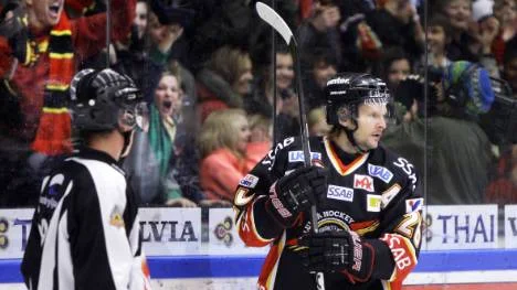Mats Lavander - på väg till landslaget? Bengt-Åke Gustafsson fick se honom göra ett mål och ett assist.
