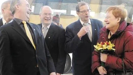 Haparandas kommunalråd Sven-Erik Bucht mötte i går Finlands president Tarja Halonen.FOTO: Linda Danhall