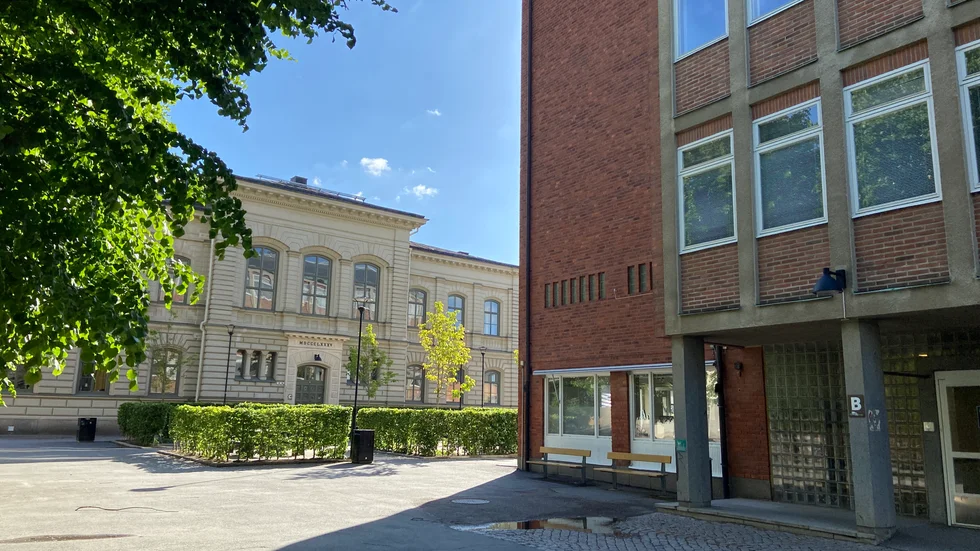 S:t Eskils gymnasium i Eskilstuna består i dag av flera byggnader. Här syns B- och C-huset.