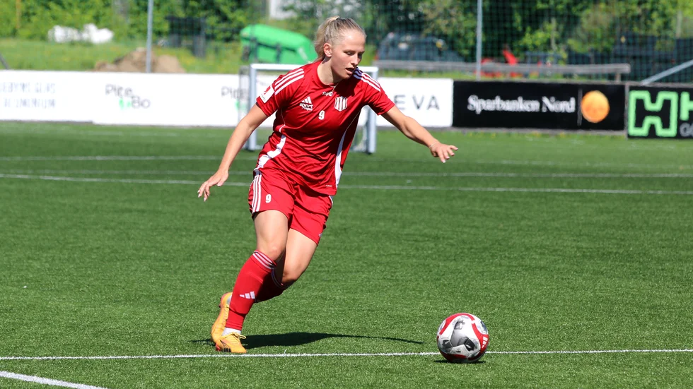 Tuva Skoog har trappat upp träningen senaste veckorna. Nu lär säsongdebuten i damallsvenskan vara nära. Kanske sker den redan nu i helgen. "Jag hoppas kunna spela på söndag", säger Tuva Skoog inför mötet med Vittsjö. 