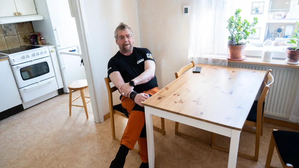 Lars Wikström har fått nytt hopp efter att Lulebo tog över förvaltningen av huset han bor i.