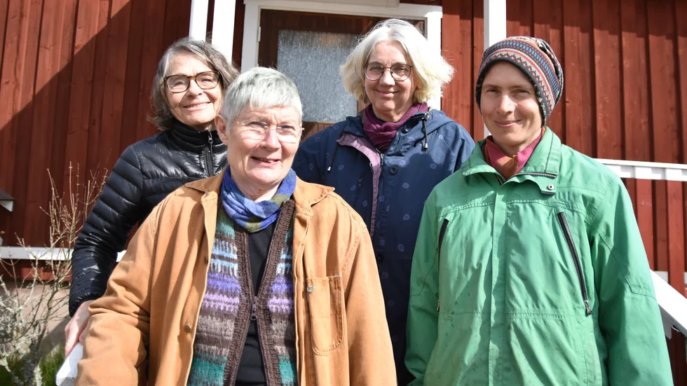 Engagemanget för "Låt Boet blomma" var så stort att de företag som föreningen kontaktade för att ro projektet i land ville ställa upp gratis. "Jag budgeterade för grävning och föreläsning. Men föreläsaren ville inte ha betalt och grävaren ville inte ha pengar", säger Yvonne.