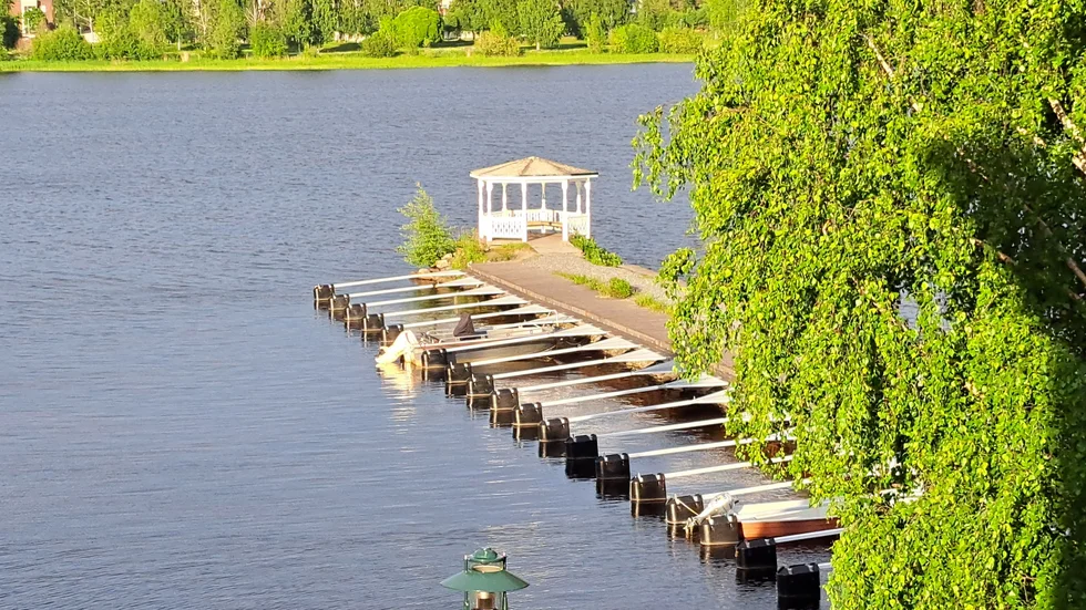 Försommarkväll vid Skurholmsfjärden.