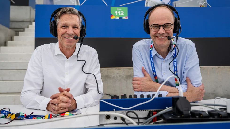 Jens Fjellström och Lasse Granqvist gör fortfarande högkvalitativ kommentering för TV4, men de trampade rejält snett under planstormningen när Portugal och Turkiet möttes.