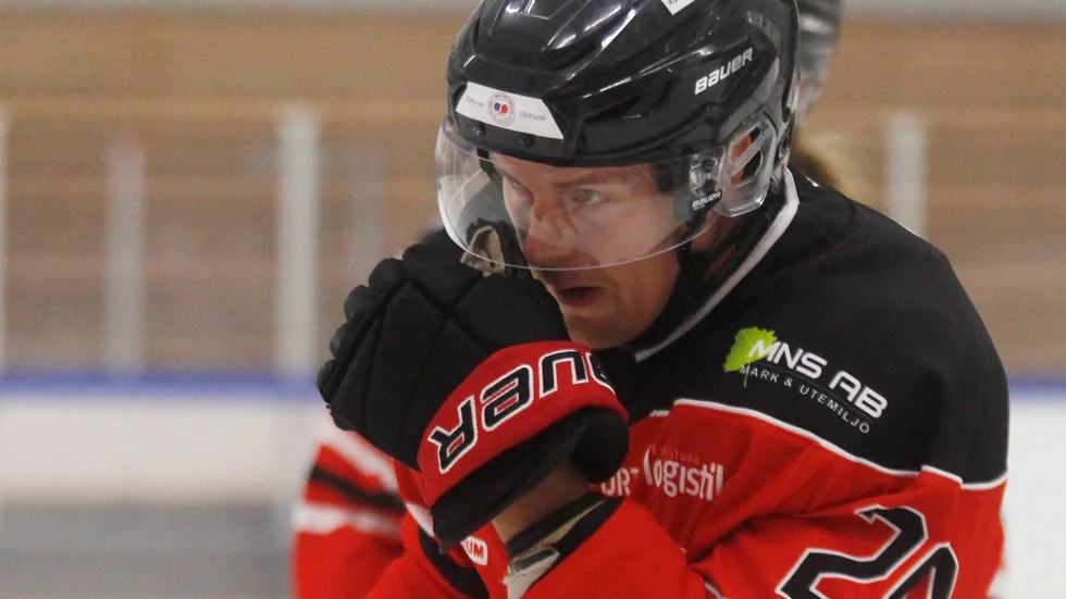 Thom Flodqvist och Linden spelar under onsdagskvällen sin andra kvalmatch för att stanna i Hockeyettan